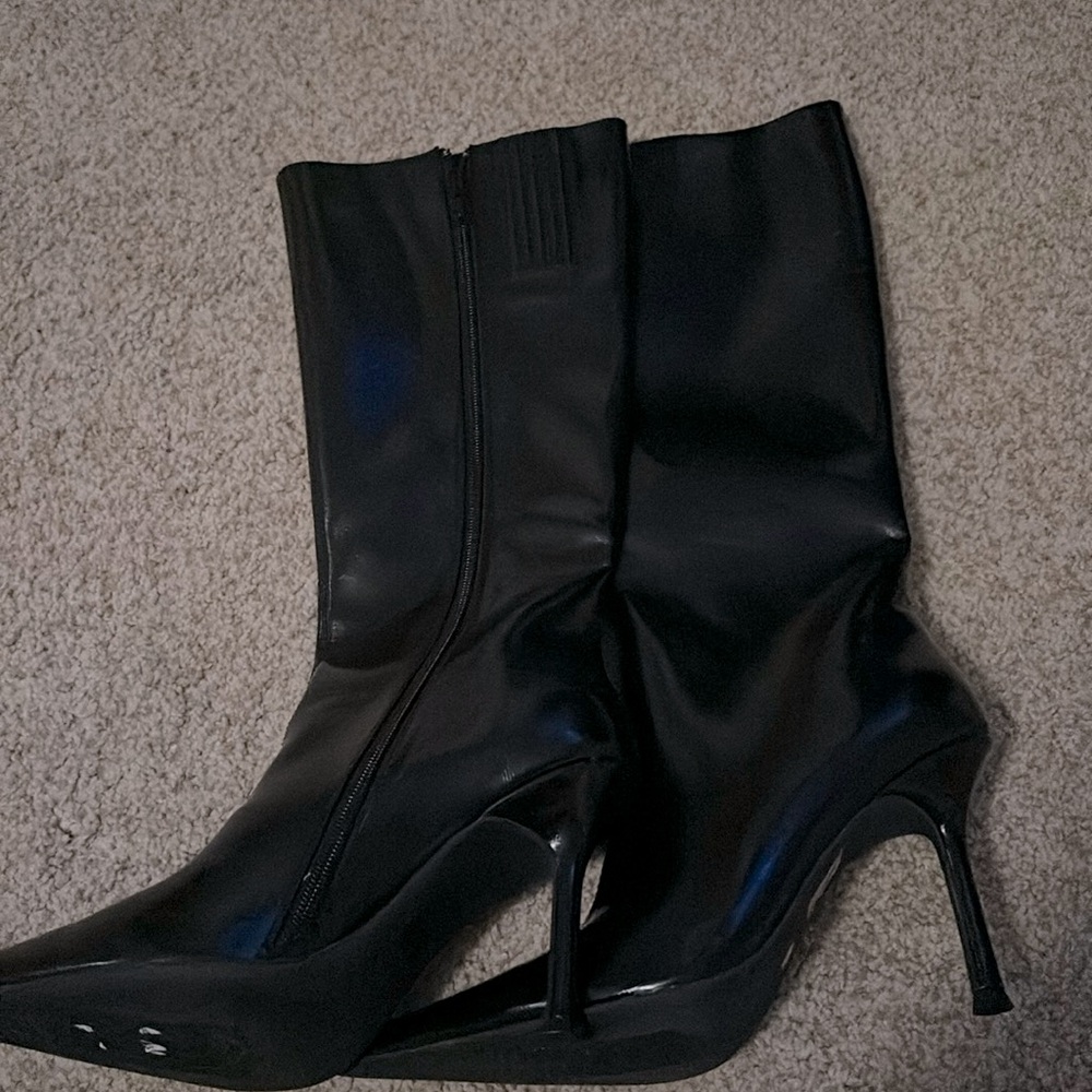 NWOT Jeffrey Campbell Pointed Toe Boot